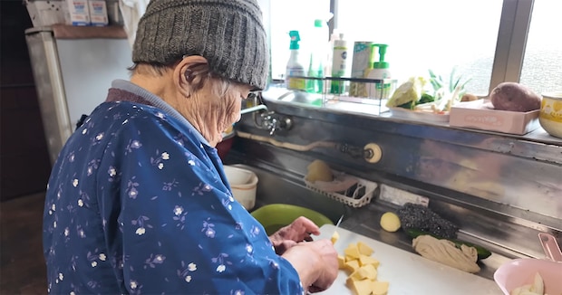 「憧れます」96歳おばあちゃんが作る“昼食”がすごい！　手際の良さに「本当にお料理上手」「愛情たっぷり」
