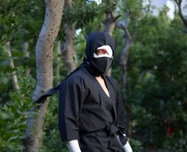 ←忍び装束を着た状態　脱いだ状態→　見違えるような変化が152万表示　「思った以上に……」「こんなに違う」