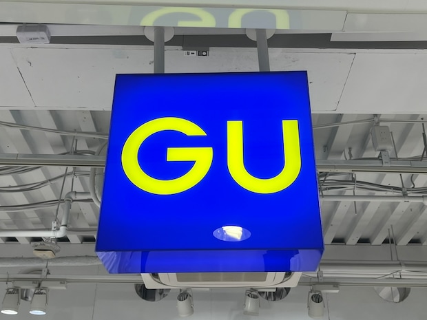 「シルエットが最高！」　GUの“きれいで高見えするあったかパンツ”が人気！　「裏起毛で暖かい」「サイズ感もデザインも良い！」