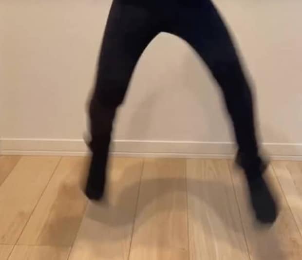 8歳娘、コナンのまさかのキャラクターを工作→コスプレしたら……　衝撃の姿が270万再生「芸が細かすぎるww」「お腹いた、笑いすぎて」