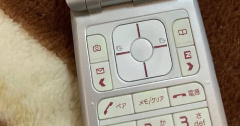 平成1桁生まれママ「20年前のガラケー、片付けてたら出てきた！」→開くと……「うわー！」「懐かしすぎて涙出そう」