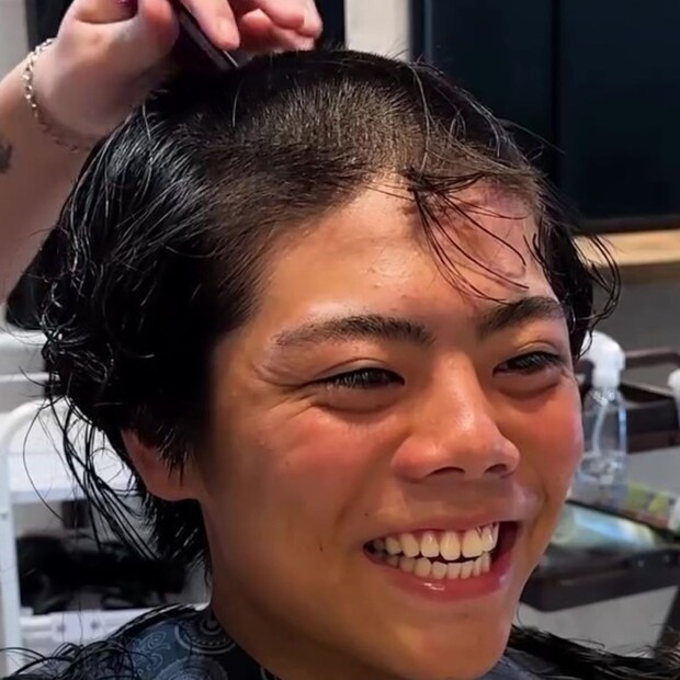 美容室で途中、落ち武者スタイルになるも……　まさかの仕上がりに「断然こっちがいい！」「イケメンすぎる」と500万再生