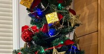 “万博ガチ勢”が、クリスマスツリーを飾ったら……「これは相性良すぎ」　とんでもない完成形が22万表示「しっくりくる笑」