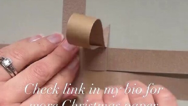 細長い紙をさくさく編んでいくと…… 意外な“便利アイテム”に「かわいいー!」「素晴らしいアイデアですね」【海外】