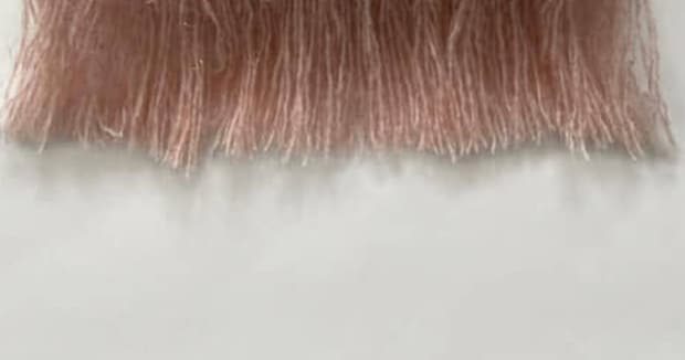 「着けるには若すぎるかな」と悩んだ1児ママの手編みアイテム→2カ月半かけた“驚きの完成品”に「1日中つけて下さい」「売り物かと」