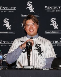 「開いた口が塞がらない」　村上宗隆が移籍会見で着用した“まさかの腕時計”にファン騒然　「恐ろしすぎる」「とんでもないものつけてて草」