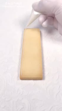 砂糖の糸でクッキーをちくちくと縫っていくと……　圧倒的な完成品に「神業すぎる」「飾っておきたい」