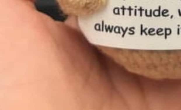 旅先で見つけた土産「ポジティブポテト」が話題　各国での“目撃情報”も「絶対買います！」「ドイツで見た」