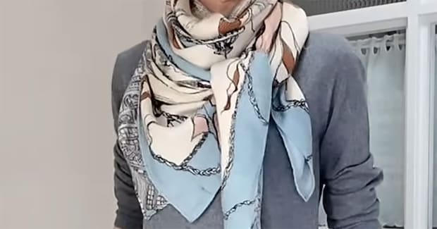 「簡単なのにオシャレ！」上品キレイめな“ストールの巻き方”　全身コーデに「とても素敵」「真似したい」