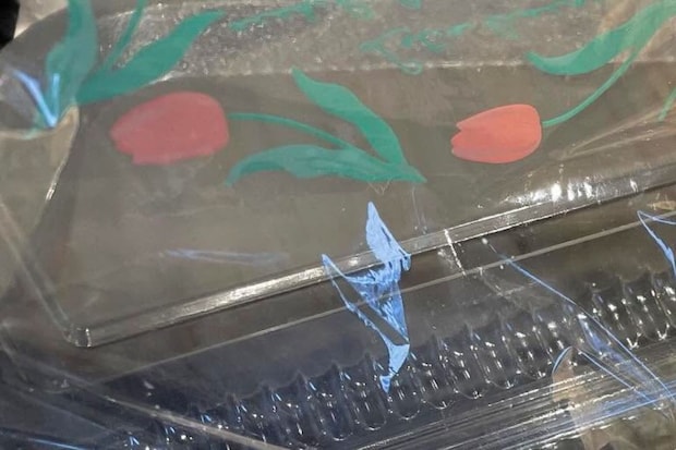 80代のご近所さんから「お昼に食べて！」と渡されたのは……　心にしみる差し入れに「羨ましい」「食べたくてもどこでも買えないよ」