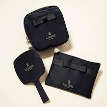 付録は「アレクサンドル ドゥ パリ」のポーチ！　『sweet』2026年1月号発売