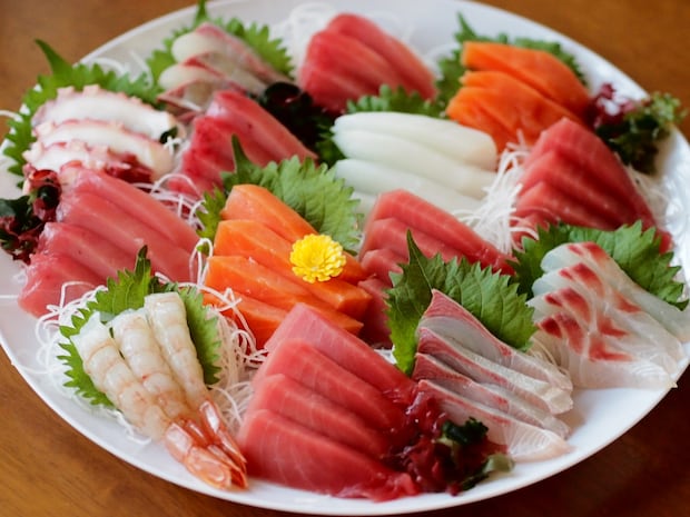 【北海道・東北在住者に聞いた】刺身がマジでうまいと思う「都道府県」ランキング！　第2位は「青森県」、1位は？