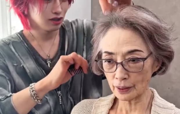 白髪に悩む82歳女性→プロ美容師が髪を染めると……　印象激変の仕上がりに「20歳若返りました」「美しさが倍増」