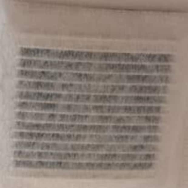 まっさらな換気扇フィルター→汚れまくった後、ふと見ると……　「これトイレと浴室で使ってる」“まさかの商品”に「ホコリで可愛くなるなんて」