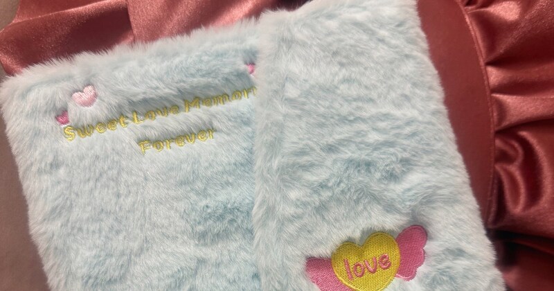 “平成女児”がシール帳を開くと……「え?!」「天才すぎるww」　600万表示の“予想外の中身”に「これは平成女児大歓喜」