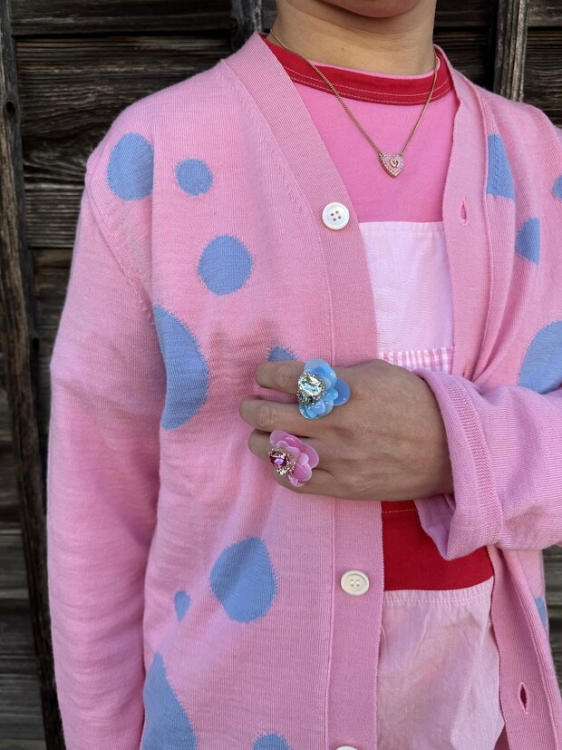 毎日ピンク色の服を着る46歳男性→常識を覆す“まさかの着こなし”に「ほんとオシャレ」「見習いたいです」