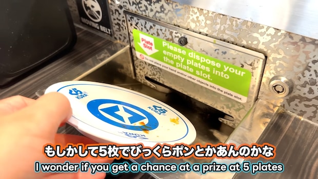 「生魚が恋しくて……」アメリカでくら寿司に行ってみた→日本との思わぬ違いに「レシート見て青ざめてる」「お茶有料なのびっくり」