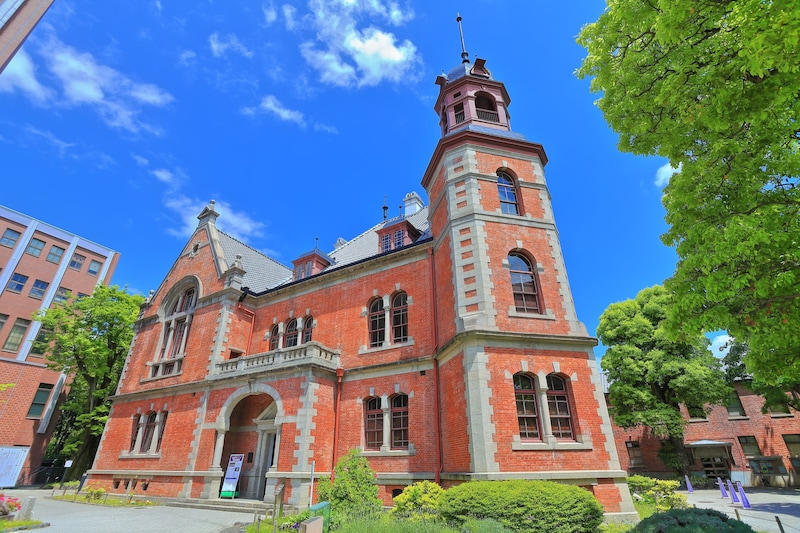 【都民が選ぶ】優秀な学生が多いと思う「関関同立・産近甲龍の大学」ランキング！　2位は「立命館大学」、1位は？