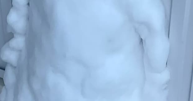 母「独特すぎる」→娘が作った“雪だるま”を見てみると……　まさかの姿に「もはやホラー」「夜見たらやばい」