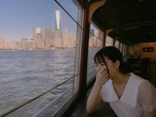 ←初アメリカ旅行中の私 移住後の私→ 「すげぇ」“別人級ビフォアフ”が1450万表示「環境は人変えるよね」