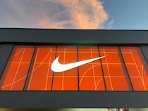 「ミニリュックとして使ってます」　NIKE（ナイキ）の“ミニバックパック”が大人気　「大人でもポーチ変わりに丁度良い」「トレーニングジム通いに使用しています」