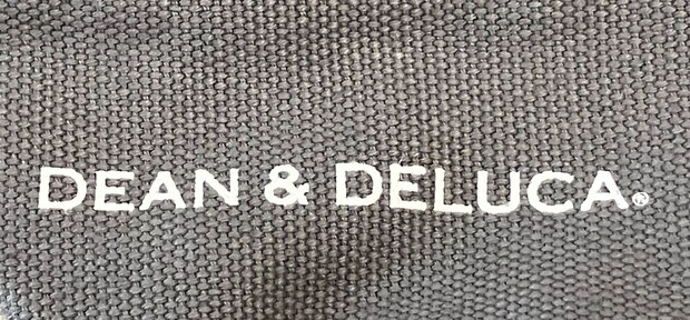 「デザイン性も実用性も大満足」 【DEAN&DELUCA(ディーンアンドデルーカ)】“1870円エコバッグ”が人気 「丈夫で持ちやすい」「無くしてもまた買う」