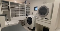 「天才的」「真似させて」　家事の“効率大幅アップ”でホテルライクも実現のランドリールーム収納、工夫に称賛