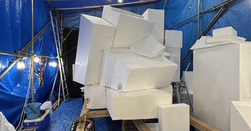 山積みになった発砲スチロール→藝大生の手で1カ月後…… 驚きの変貌に「ブルーピリオドで見たやつや…」「色合い最高!」「美しすぎる泣」