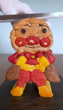 お顔シワシワの“アンパンマンのパン”→切ってみると……　まさかの中身が870万再生「鼻水出たww」「天才としか言いようがない」