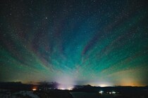 「めっちゃ不思議」　北海道で撮影された夜空が神秘的すぎる　“目を疑う光景”に「すごい！！」「初めて見た」