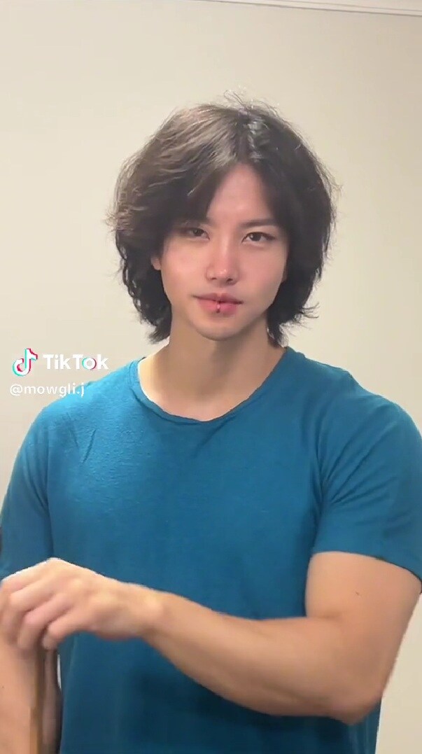 『鬼滅の刃』冨岡義勇のコスプレをすると…… 　見事な大変身に「顔がアニメ」「イベントで見たら二度見する」【海外】