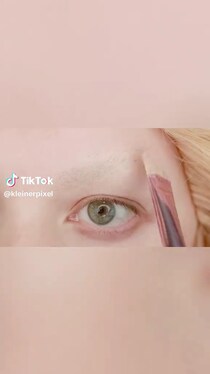 コスプレイヤーが『鬼滅の刃』童磨を再現すると……　カリスマ性と不気味さを併せ持つ姿に「マジで最高」「美しい」【海外】