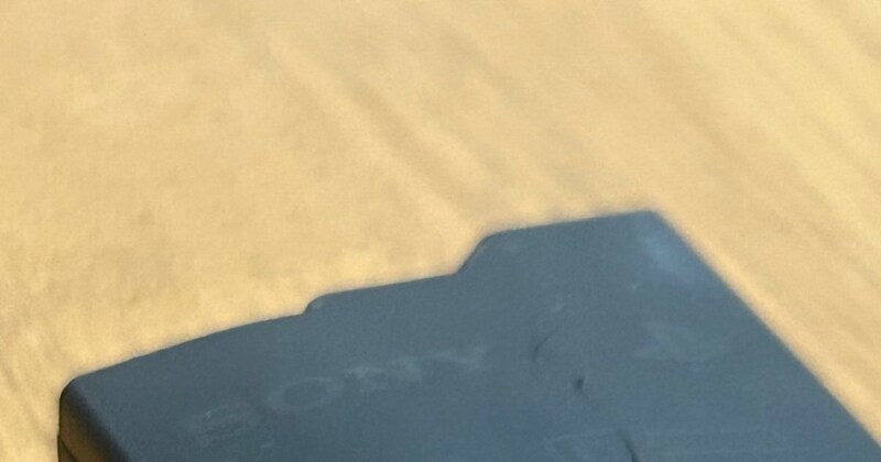 レトロゲーム機のバッテリーを取り出したら……「あかんやつやコレ!」 限界目前の“とんでもない光景”に「ヒェー!!」「早く回収に出して」