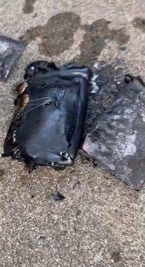 妻の悲鳴を聞いて駆けつけたら……　充電中のモバイルバッテリーが発火、真っ黒に焼け焦げたバッテリーに戦慄