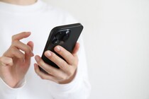 【40代に聞いた】コスパ最強だと思う「スマホメーカー」ランキングTOP19！　第1位は「シャープ」【2025年最新調査結果】