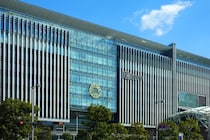 【地元の50代が選ぶ】買って帰った方がいい「博多土産」ランキング！　2位は「筑紫もち」、1位は？