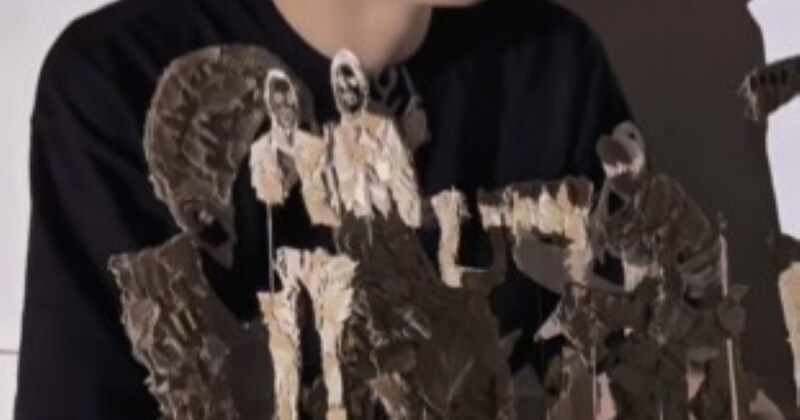 ダンボールに光を当て、回転させると…… 突如、浮かび上がった“人気お笑いコンビの影”が1320万表示 「本当に天才だと思う」「すげ~」