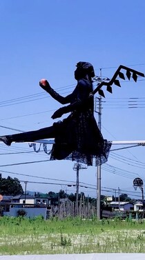 東方「Bad Apple!!」影絵PVが現実に!?　女子高生のプロスラックライン選手が完全再現　「この発想はなかった」と660万再生