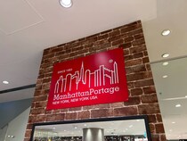 「2つ折り財布、スマホ、車のキーなどが入ります」マンハッタンポーテージの“最小サイズショルダー”が大好評！　「アクセサリー感覚で使えます」「コーデのアクセントにもなり可愛い」