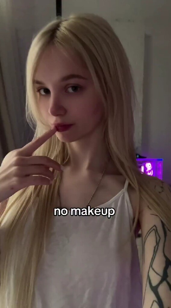 ナチュラル美しいすっぴんの女性→フルメイクをすると……　予想外の大変身に「両方すごくきれい」「全然違うけどどっちも魅力的」【海外】