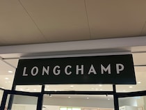 「軽いので肩こりしにくい」　ロンシャンの“定番大容量トートバッグ”がやっぱり人気！　「一泊用の荷物を入れても余裕」「丈夫で使いやすくて買って損なし」