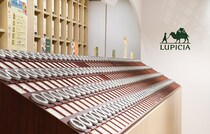 「ポケット豊富で使い勝手抜群」　LUPICIA（ルピシア）の“1880円トートバッグ”がかわいい！　「上品なデザイン」「ルピシアファン必見」