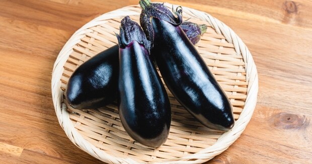 アク抜きも皮むきも不要！　「ナス」のオススメ調理法は“まるごと加熱”