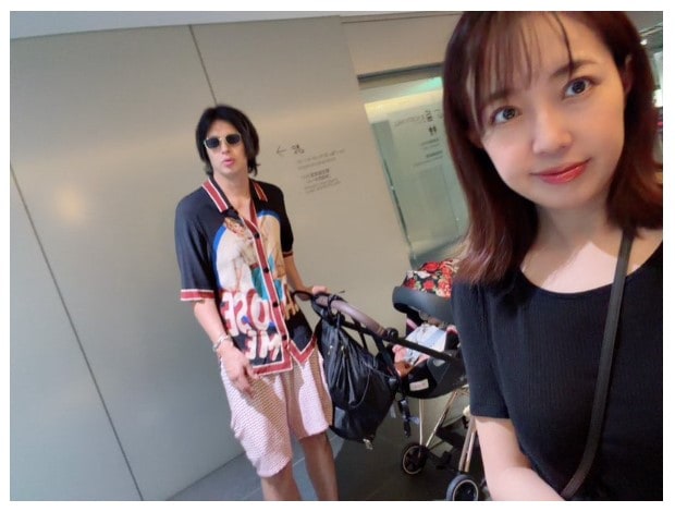 「良い物買わなくちゃだって」 アレク、妻・川崎希の“iPhone専用バッグ”に目玉飛び出す! 値段にあ然「車より高い」「郊外のワンルーム買えちゃう」