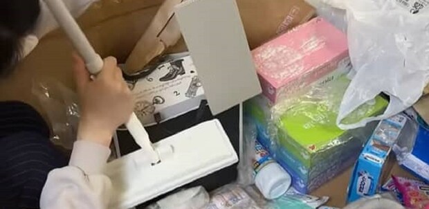 ズボラ母の“ごみ溜め収納スペース”→中から出てきたものに「ヤバすぎ」「感動」 驚きの片付け後が話題