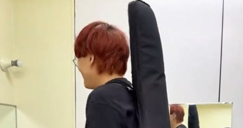 馬鹿にされた自慢のギターケース、背負ってみると…… 「何してんねん」 ジワジワ来る光景に「同じこと思ってた」