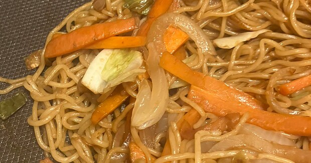 ホットプレートで焼きそばを作ろうとしたら……　予想外の光景が1270万表示「なんでなん？」「普通にすごすぎないか」