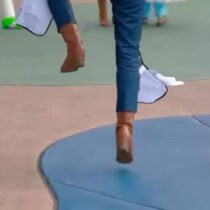 ディズニーへ集合した4人→並んだ瞬間……　度肝を抜かれる“まさかの光景”が115万再生「すげぇ」「サイズ感バッチリ」