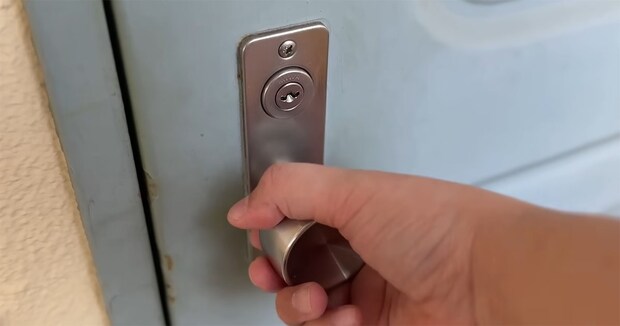 狭くて古いマンションで夫婦2人暮らし→ドアを開けると……　リノベで大変身した空間に「センス大好き」「憧れます」