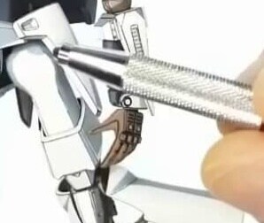 モデラーが「エルガイム」のプラモを塗装すると……　“アニメそのまま”な仕上がりで「バグった脳が戻らん」「この塗りをしたい」